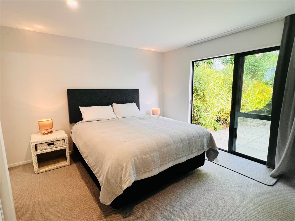 Bedroom 1 has a Queen bed