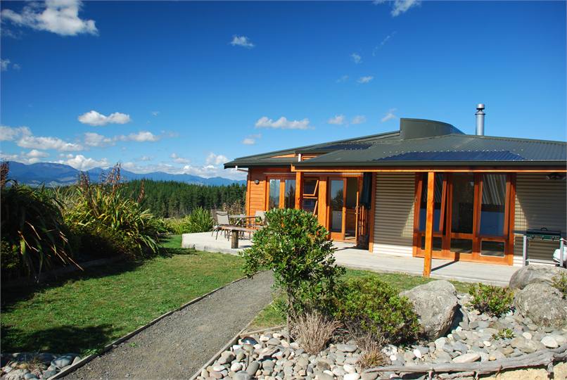 Mapua Heights Cottage welcomes you