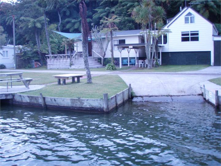 Boat ramp up to 21 ft Koru 1 right,Koru 2 Left