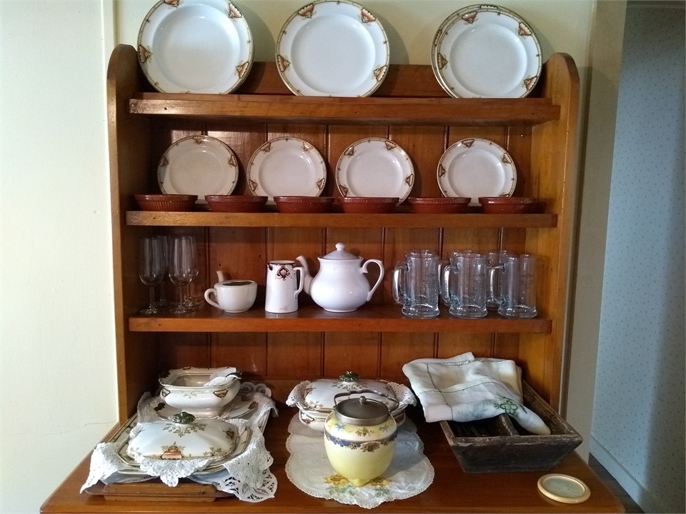 Welsh dresser with Antique dinnerset