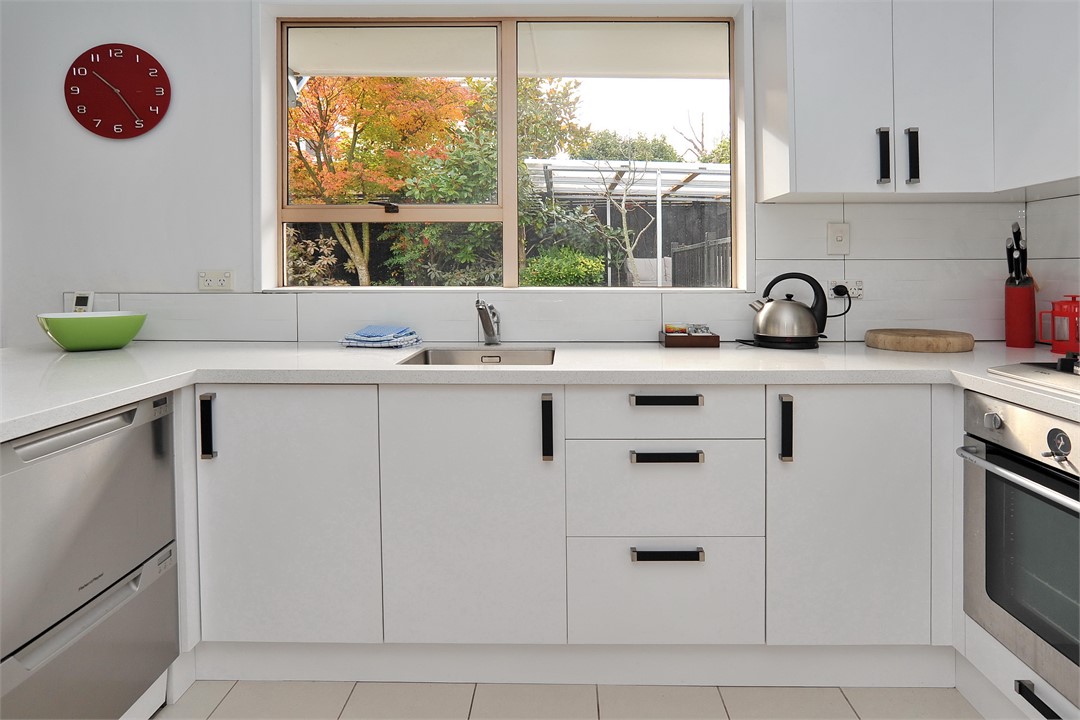 Kitchen area that is fully equipped