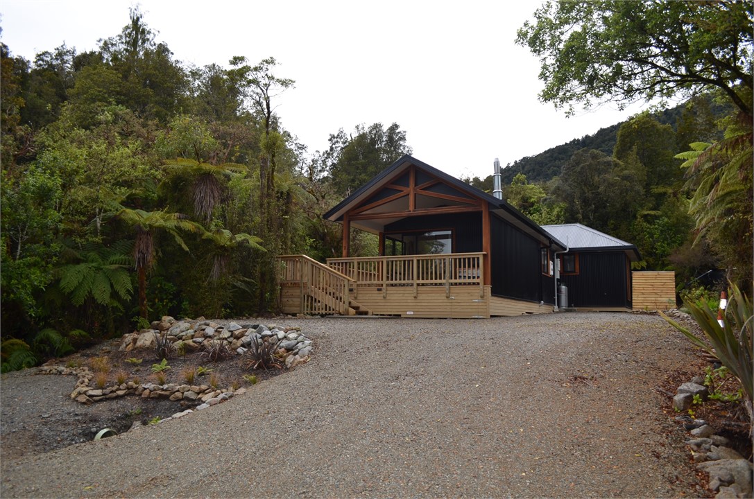 No. 7 Lake Kaniere Bach for rent Holiday Houses