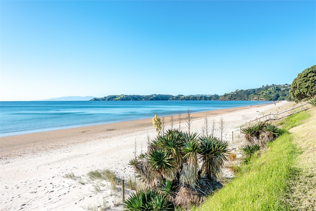 Onetangi beach