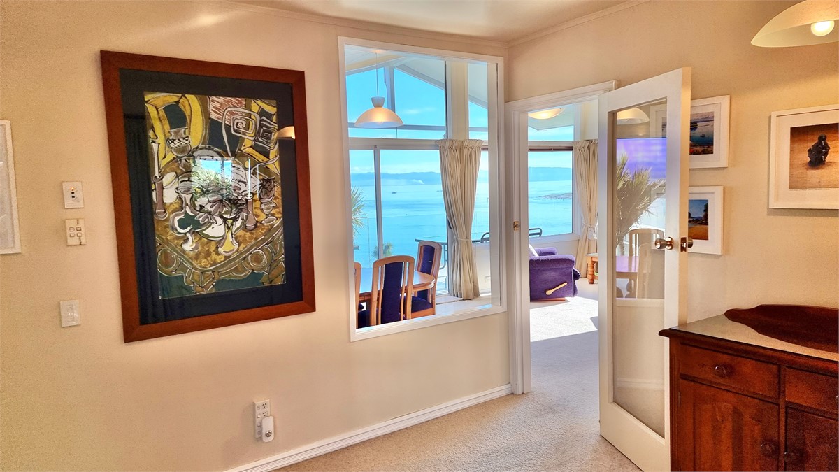 Entry/Transition from Living-Kitchen-Dining areas 