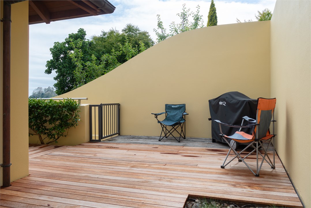 Back deck w/ BBQ & childproof gate