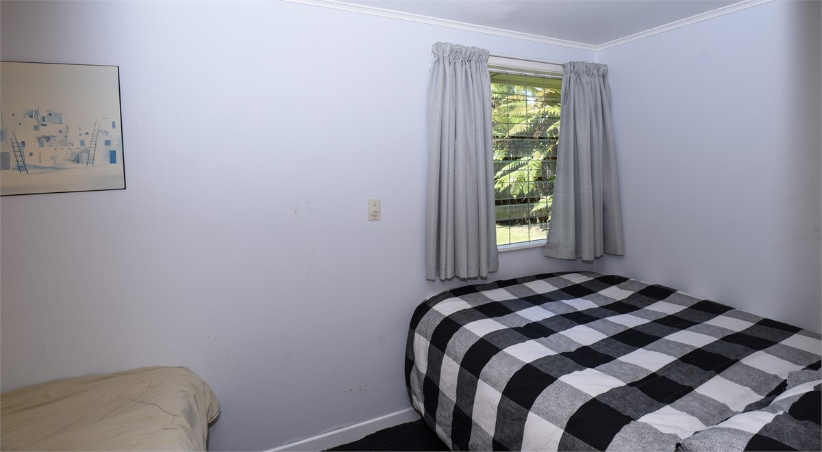 Double bedroom (off garage)