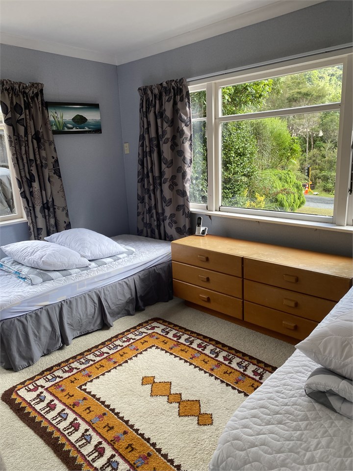 Large bed room, 2 singles, one double.