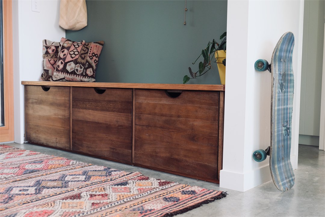 Entry storage for bags, shoes and coats