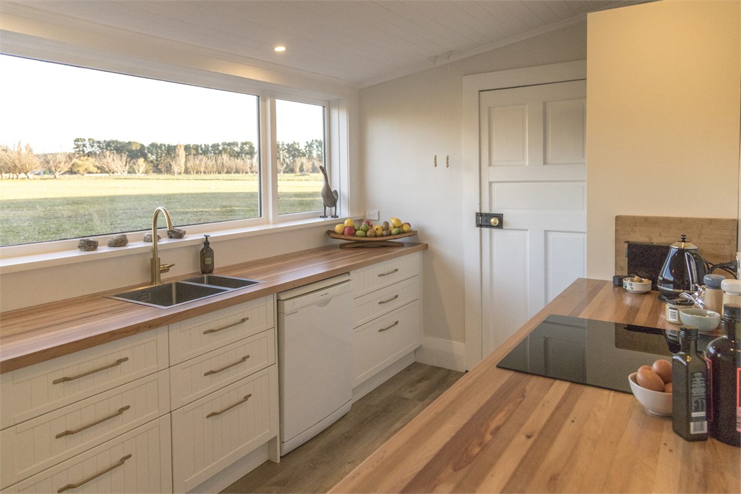 The kitchen has full cooking facilities.