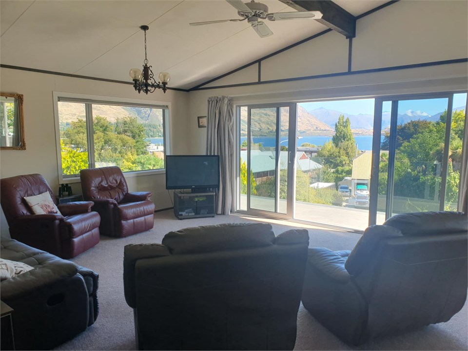 Lounge and views of lake and mountains