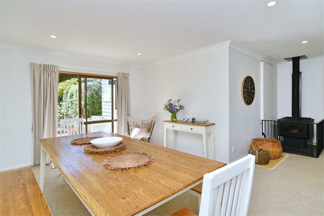 Dining table that seats 8 people