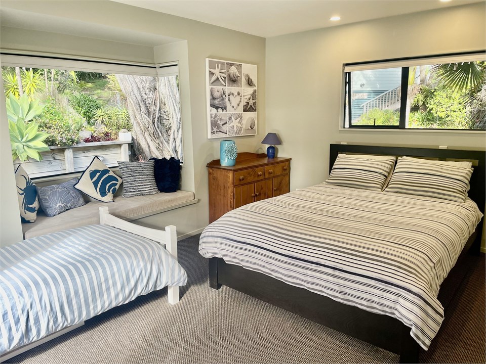 Second upstairs bedroom