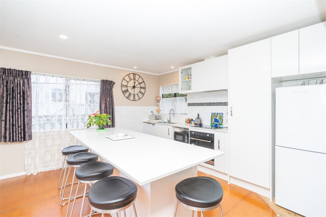 Bright, modern kitchen with everything you need