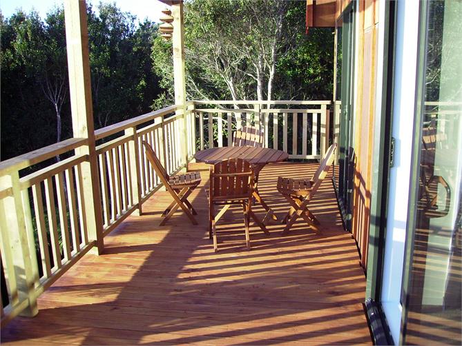 Deck on seaward side