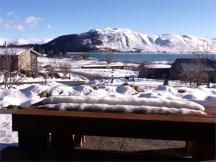 Beautiful peaceful views of Lake & Mountains!