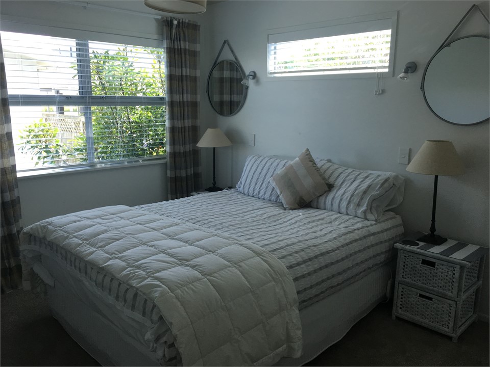Master bedroom with ensuite Queen bed