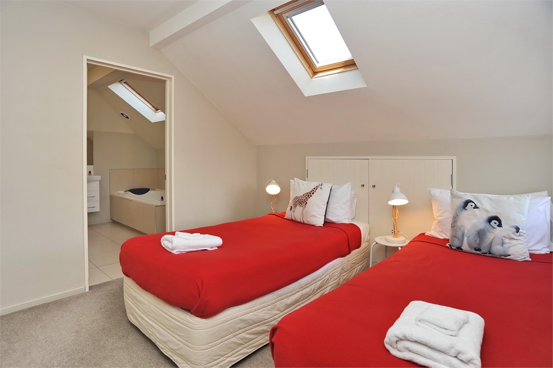 Regents B: Bedroom 5 has 2 Single beds