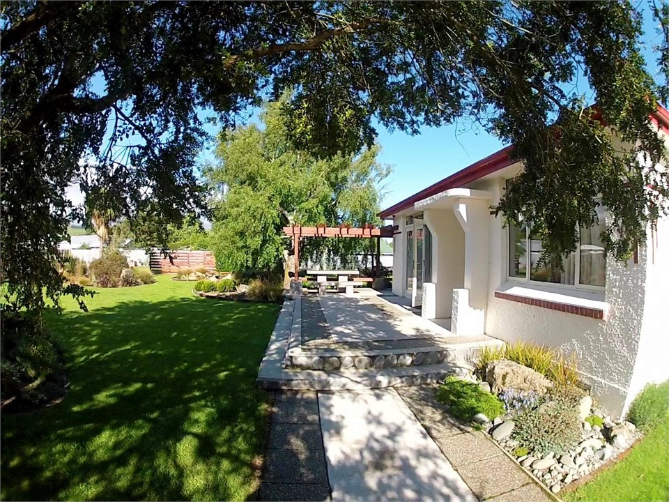 Oreti River House in Lumsden.