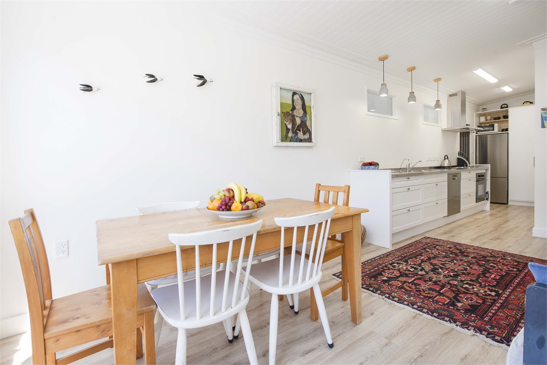 Dining table can extend to sit 8 guests