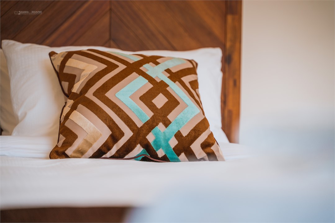 Hotel quality beddings - linens, dovet, pillows, t