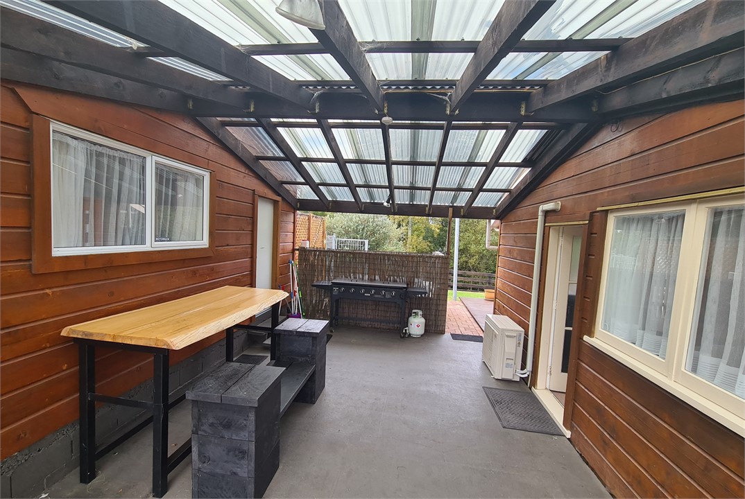 Cottage Carport & Party BBQ