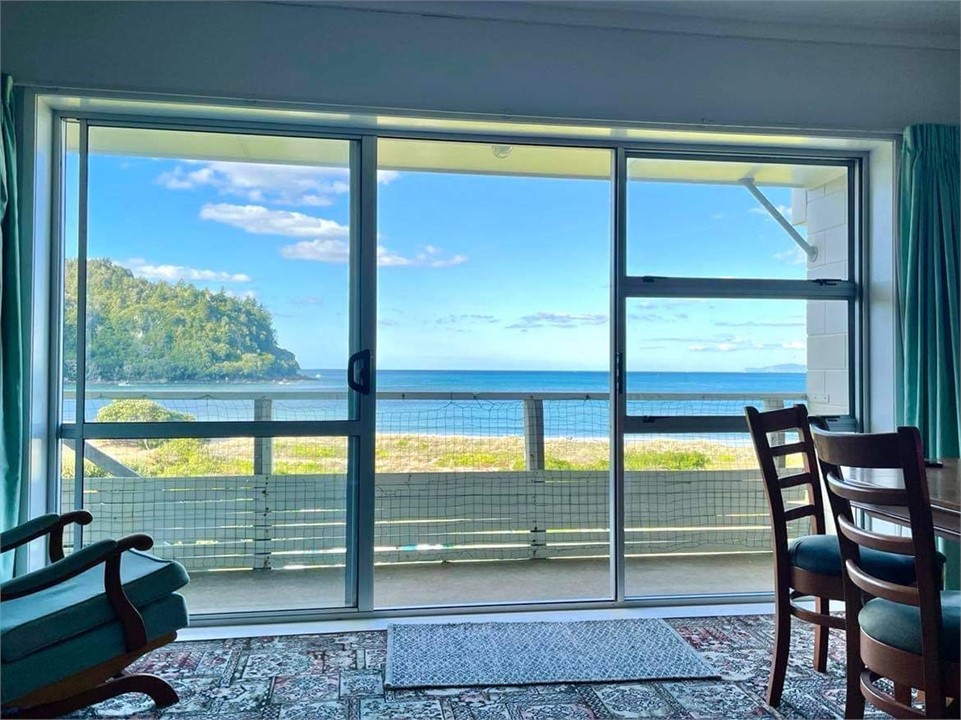 Whanga beach front (Surfside Six) Whangamata Apartment for rent Holiday Houses