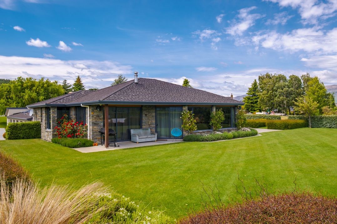 Hilltop Blue Views (Bachcare) Wanaka Holiday Home for rent Holiday