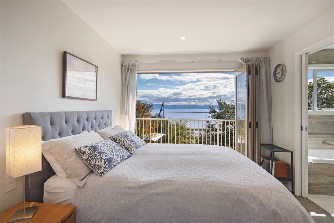 Master bedroom with Queen bed