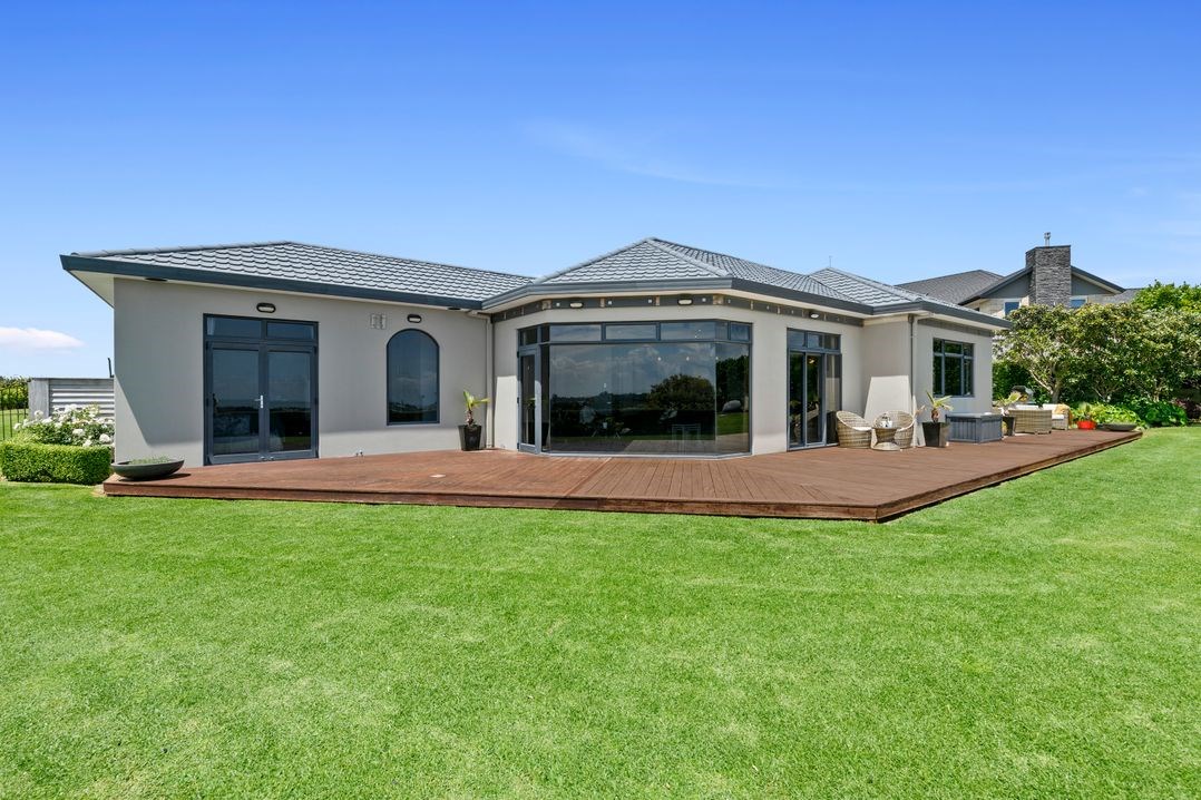 Frankleigh Views (Bachcare) New Plymouth Holiday Home for rent