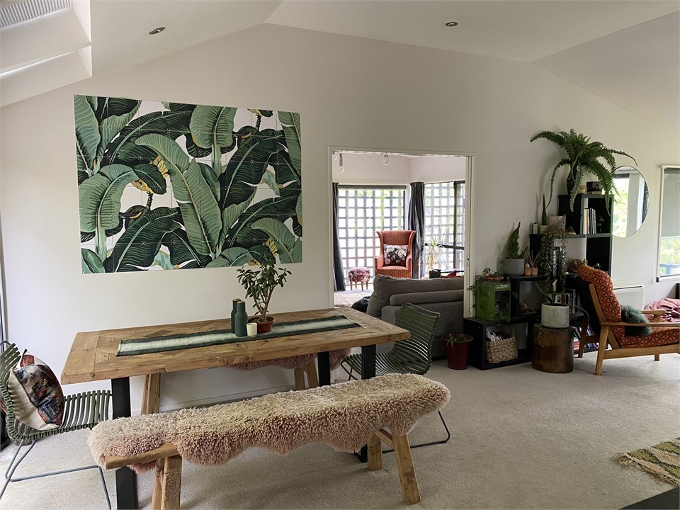 Open plan dining/lounge