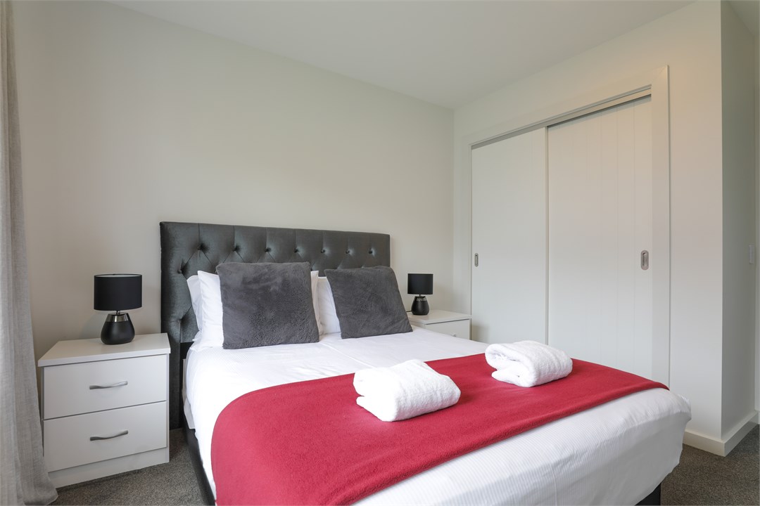 Bedroom 2: 1 x double bed