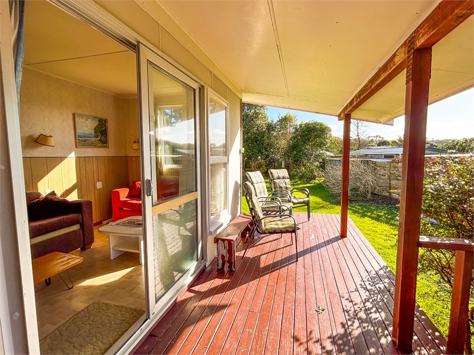 Sun Deck for afternoon BBQ - BBQ and gas bottle pr