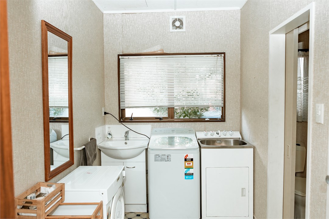 Downstairs laundry-bathroom