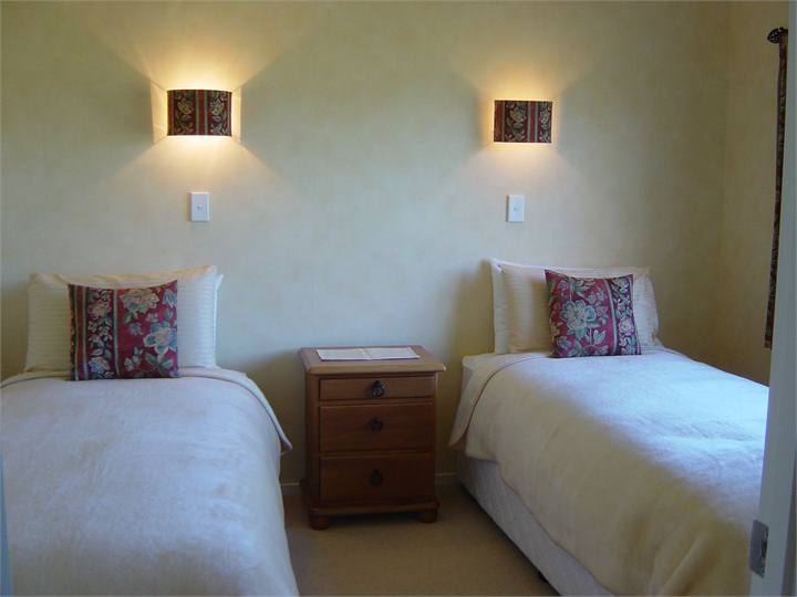 Bedroom (Twin Singles)