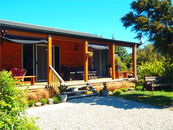 Fantail Cottage - Self-contained & fully furnished
