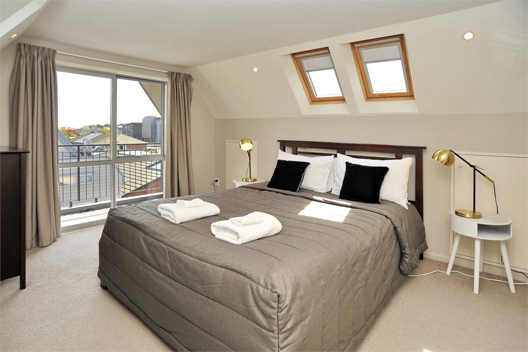 Regents B: Bedroom 1 has a Queen bed