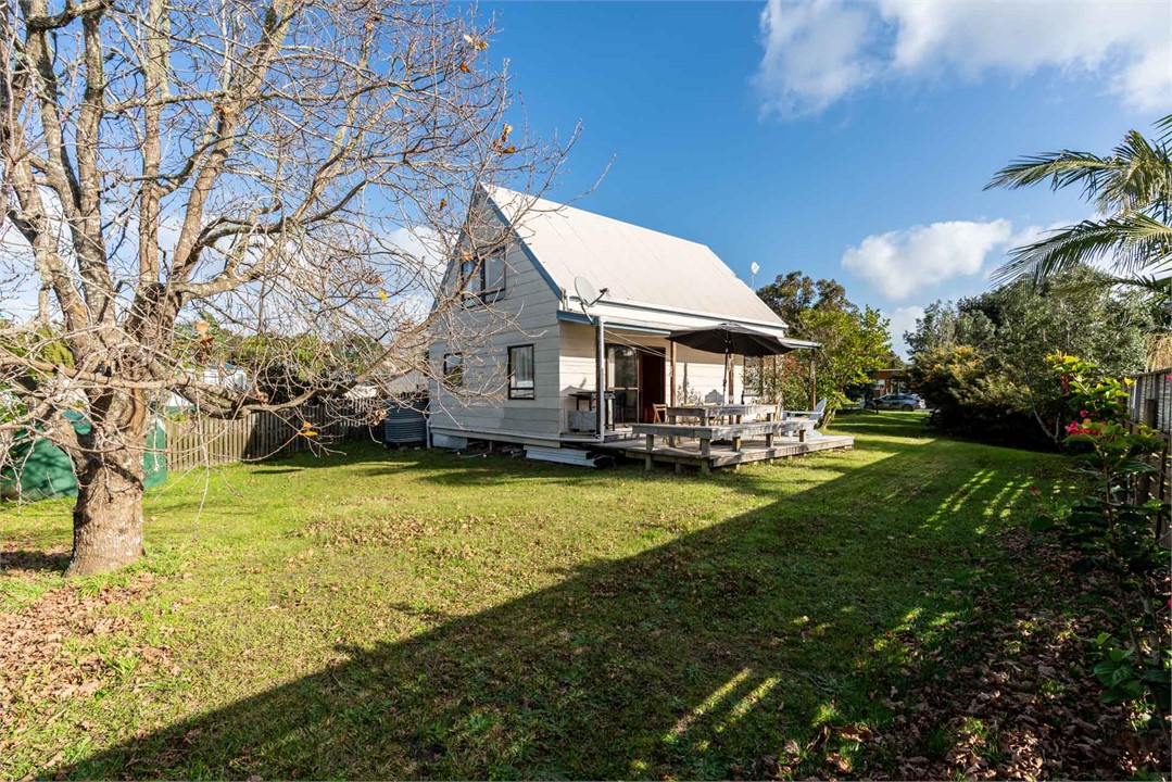 Sunny Daze (Bach Stay) Mangawhai Heads Beach House for rent Holiday