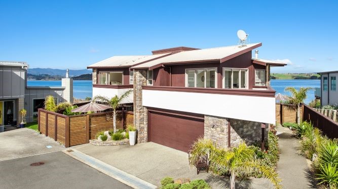 big 2 storied executive home on harbour edge