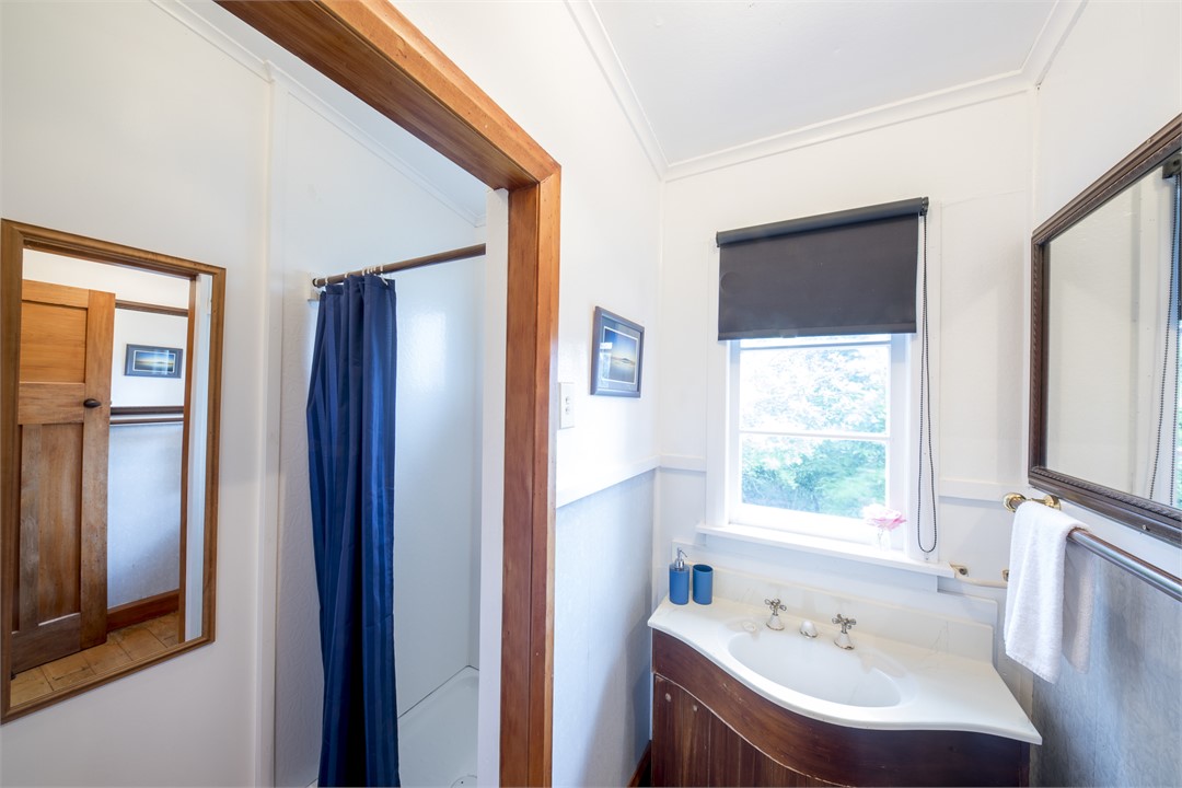 Bathroom - shower and handbasin