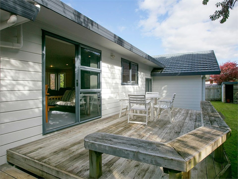 Laid Back on Lakewood (Bachcare) Taupo Central Town Bach for rent