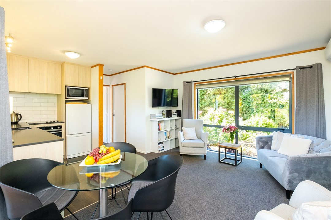 Magnolia Kitchenette and Living Area