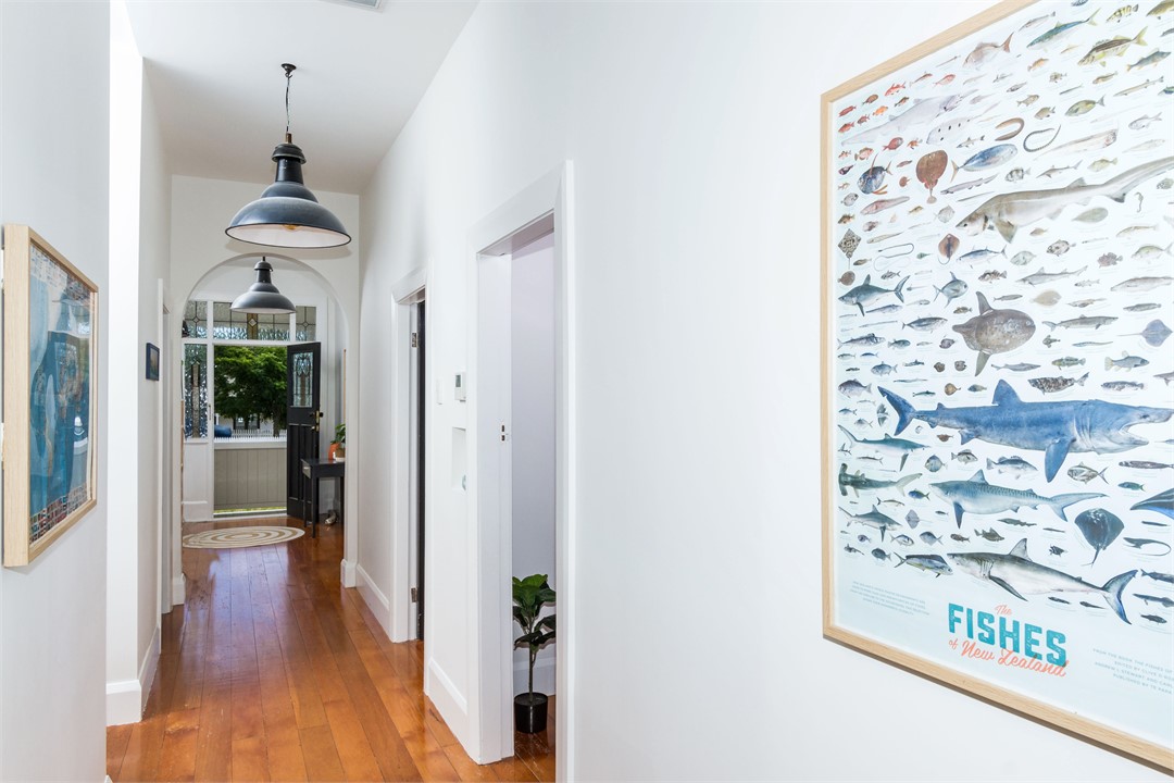 Hallway to the bedrooms