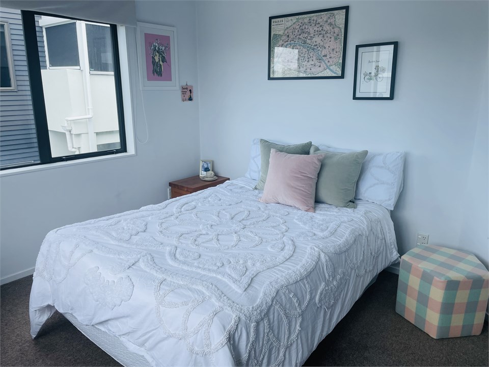 Upstairs bedroom, double bed