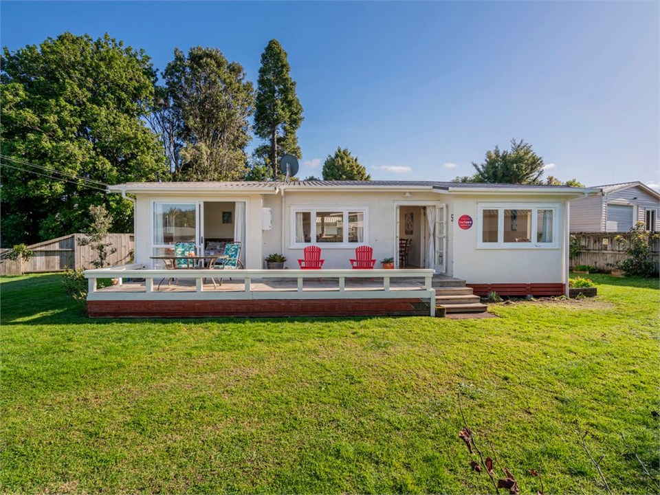 Sunbathe Bach (Bachcare) Whitianga Bach for rent Holiday Houses