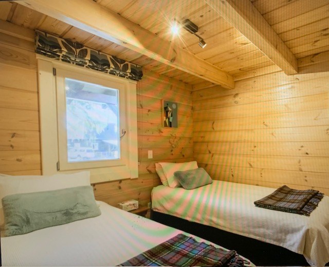 Bedroom set up with 2 Single Beds