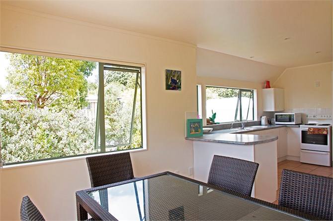 Dining Room and Kitchen  Tulloch Photography