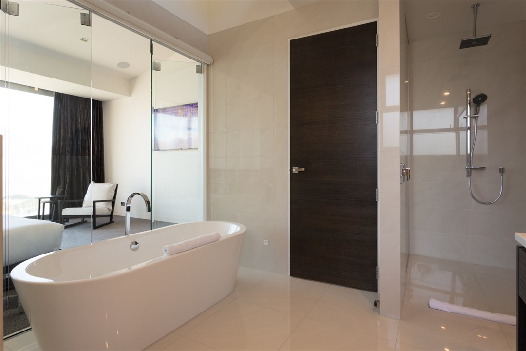 Master bedroom ensuite