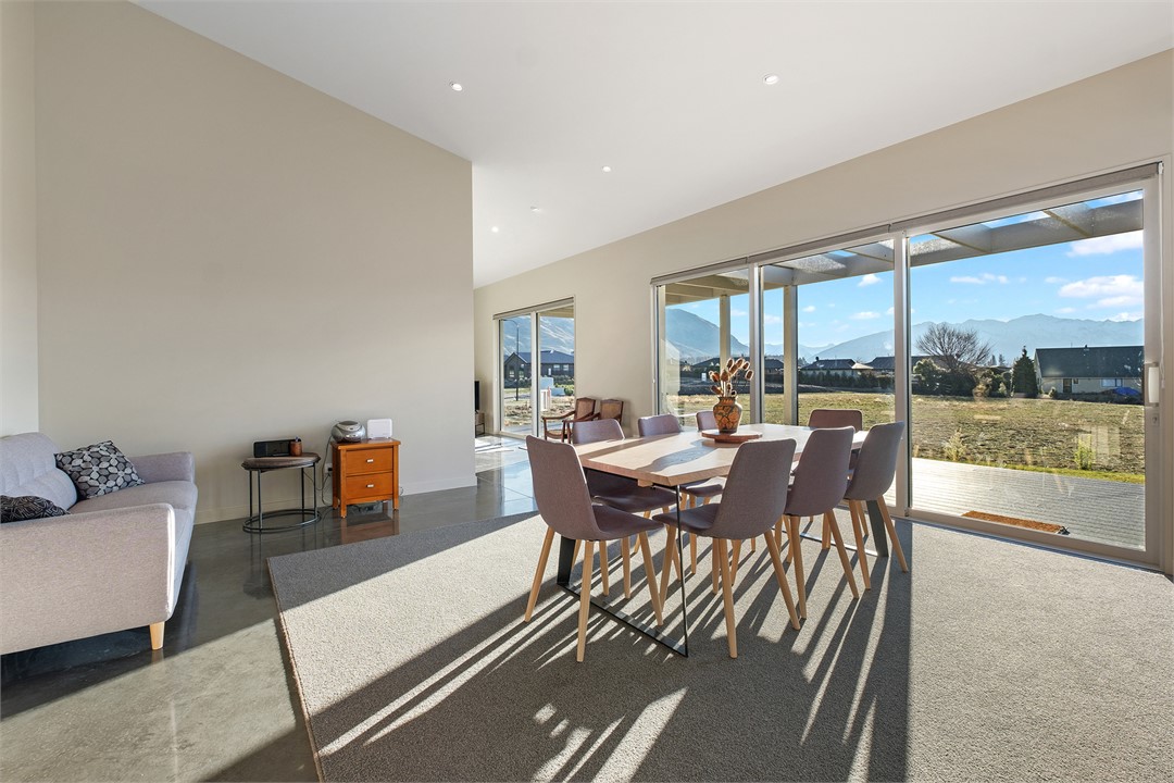 Living note that are now door between the living r