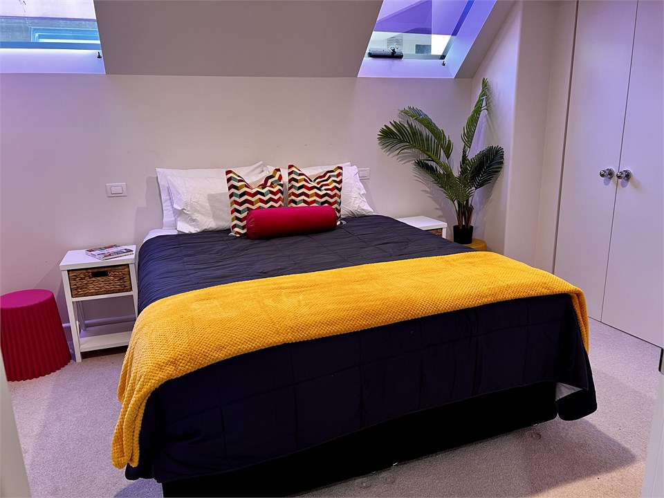 Upstairs Bedroom x 1 King Bed