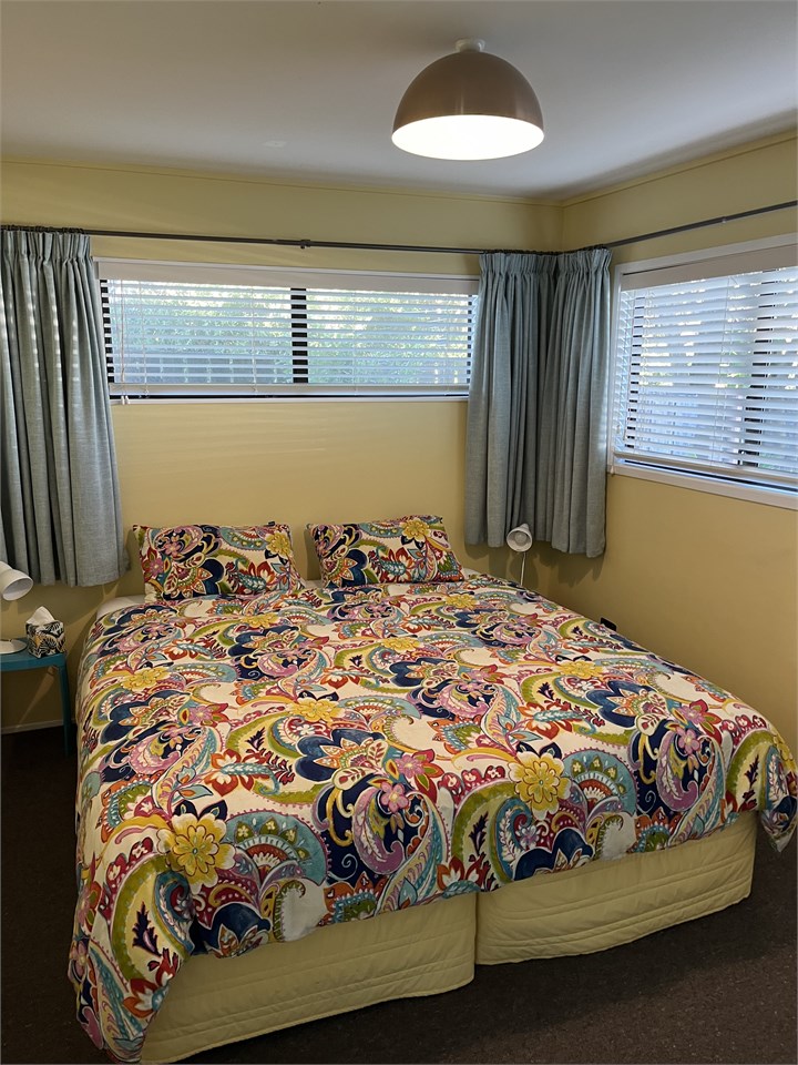 Bedroom 3: splitable superking bed